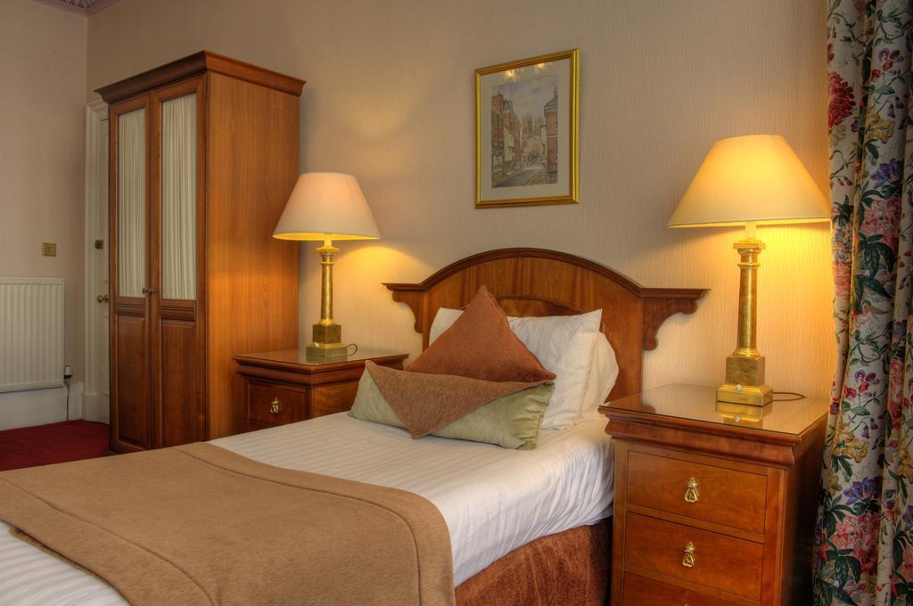 Classic Guest House Единбург Стая снимка